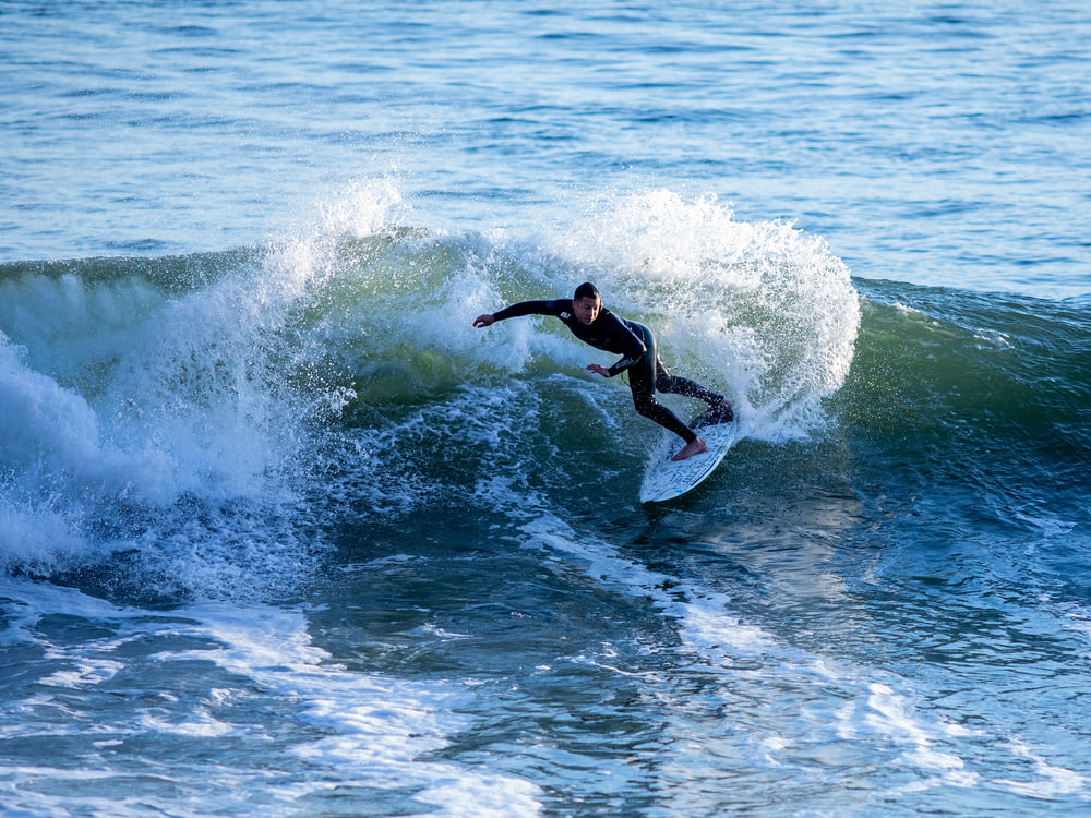man surfs on big wave