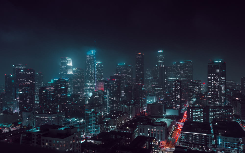 夜の街の航空写真