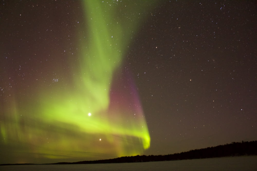 Aurora boreale durante le ore notturne