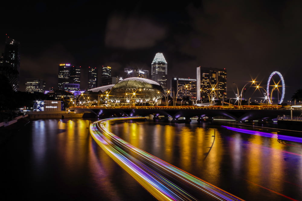 foto time lapse del paesaggio urbano durante la notte
