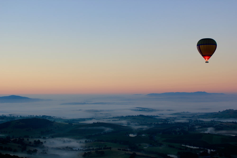 fotografia aérea de balão de ar quente
