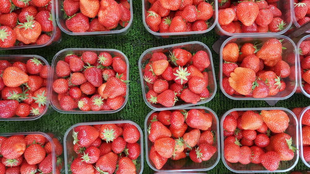 strawberries in clear pack lot