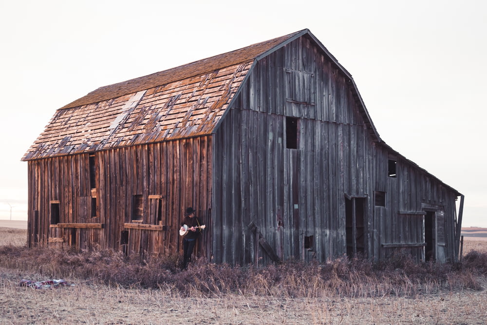 brown wooden barn during daytime