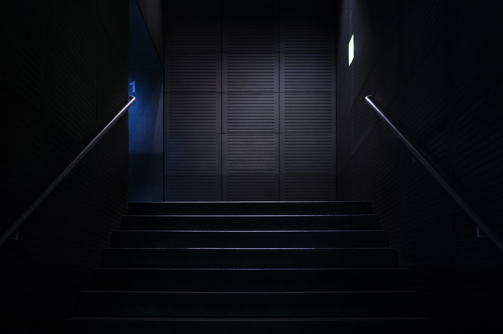 escalier sombre