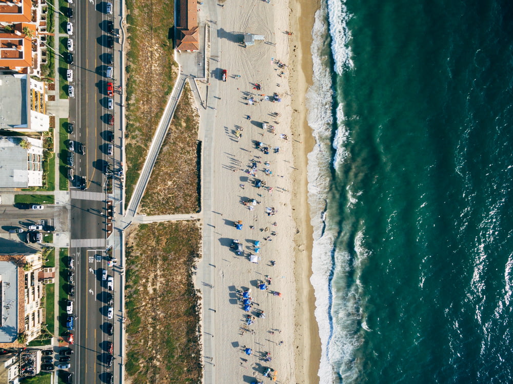aerial photography of people near sea at daytime