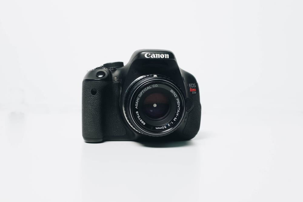 câmera DSLR Canon EOS Rebel preta