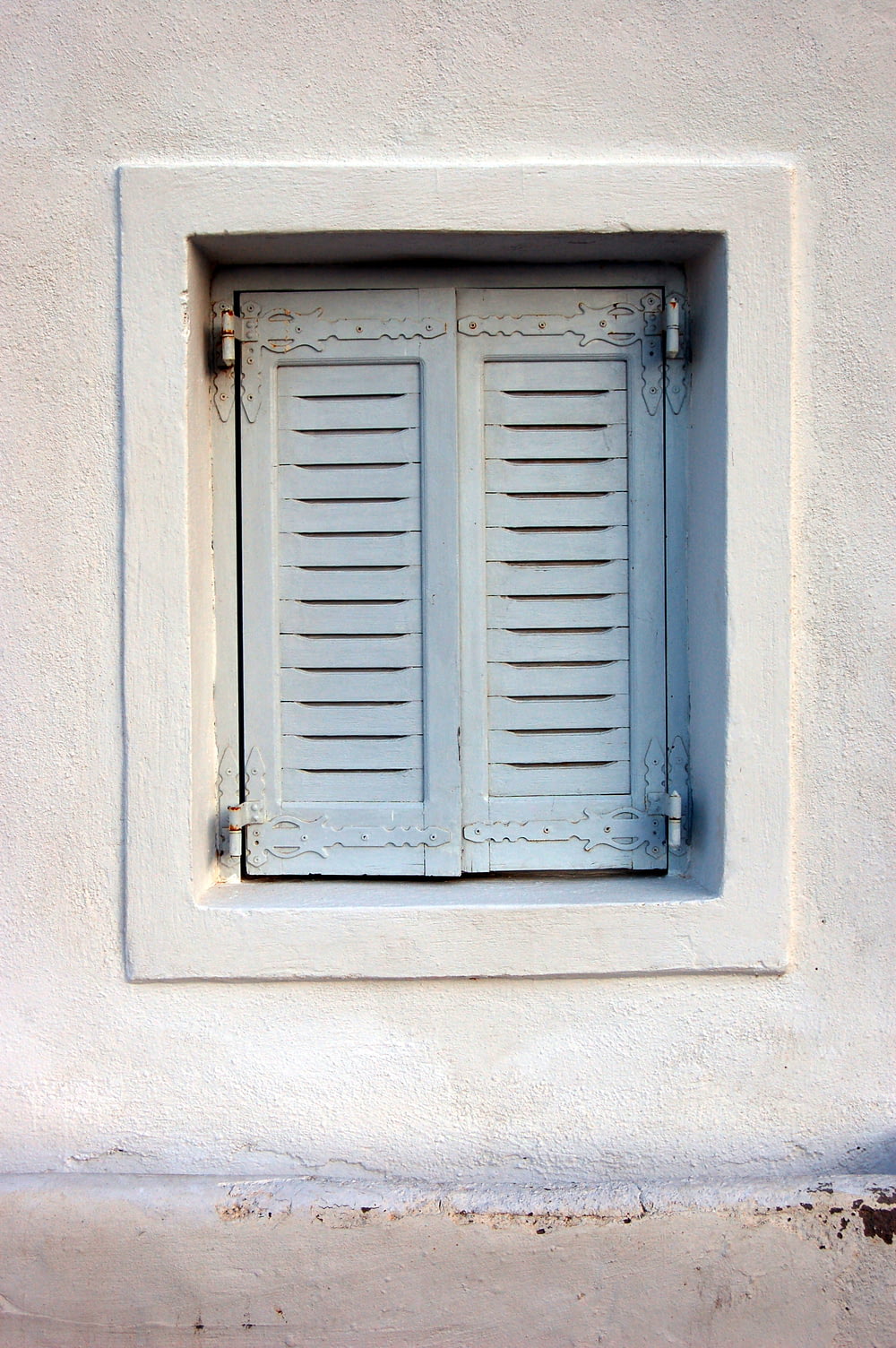 gray wooden 2-door window closed