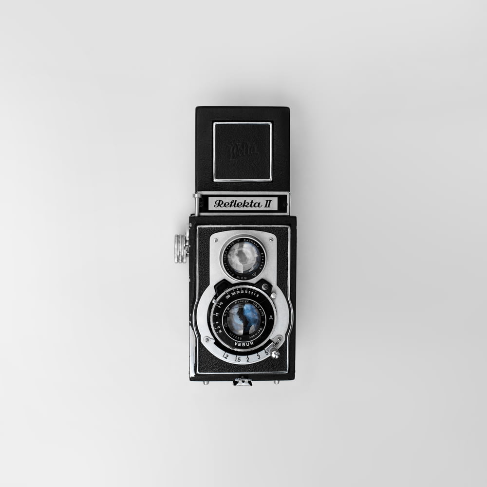 fotocamera vintage Reflekta II nera e grigia