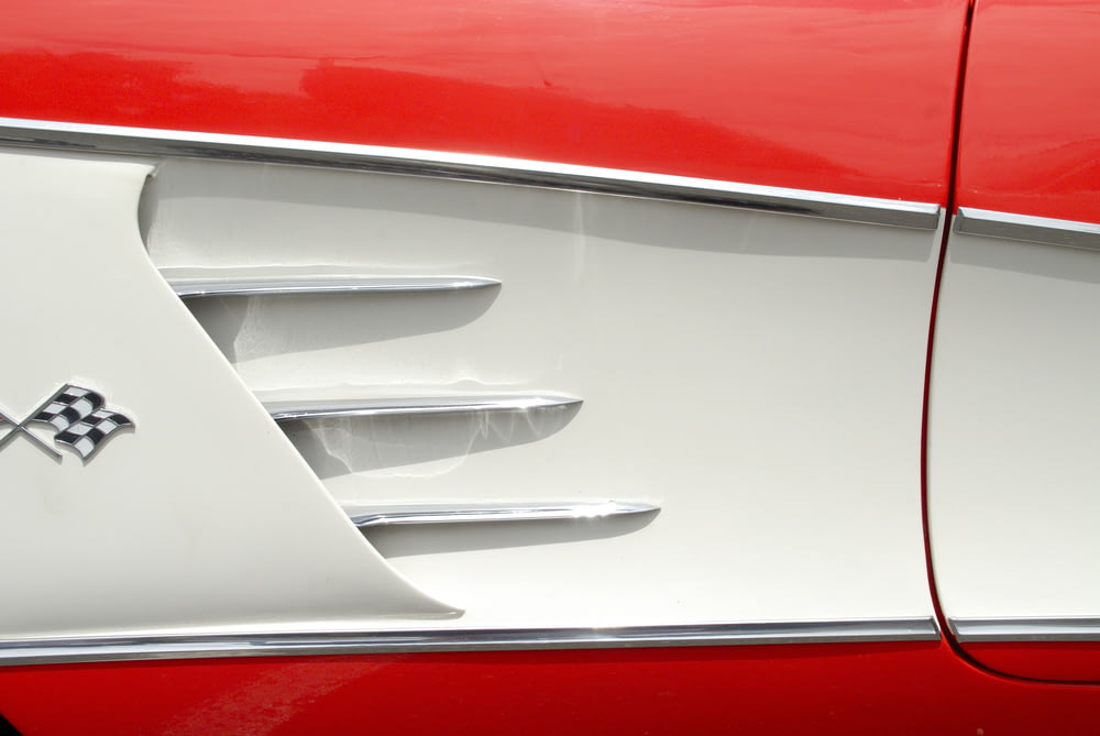 a close up of the emblem on a classic car