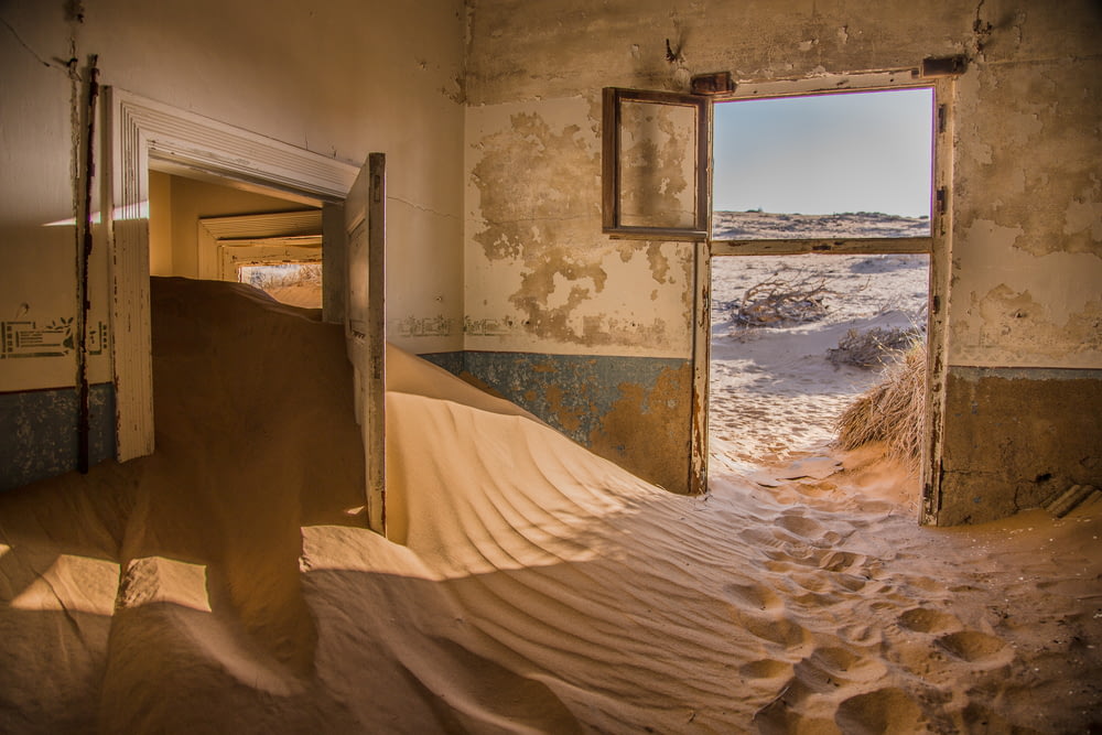 fotografia de areia dentro de casa