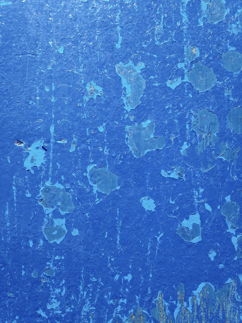 塗装されたような青い壁のイメージ
