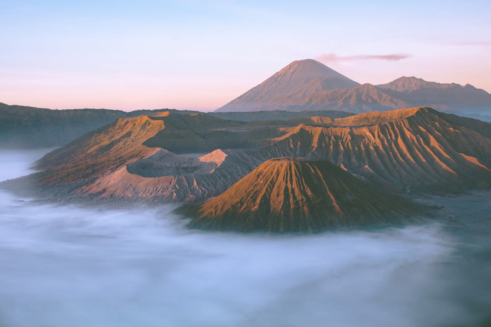 fotografia aerea del vulcano