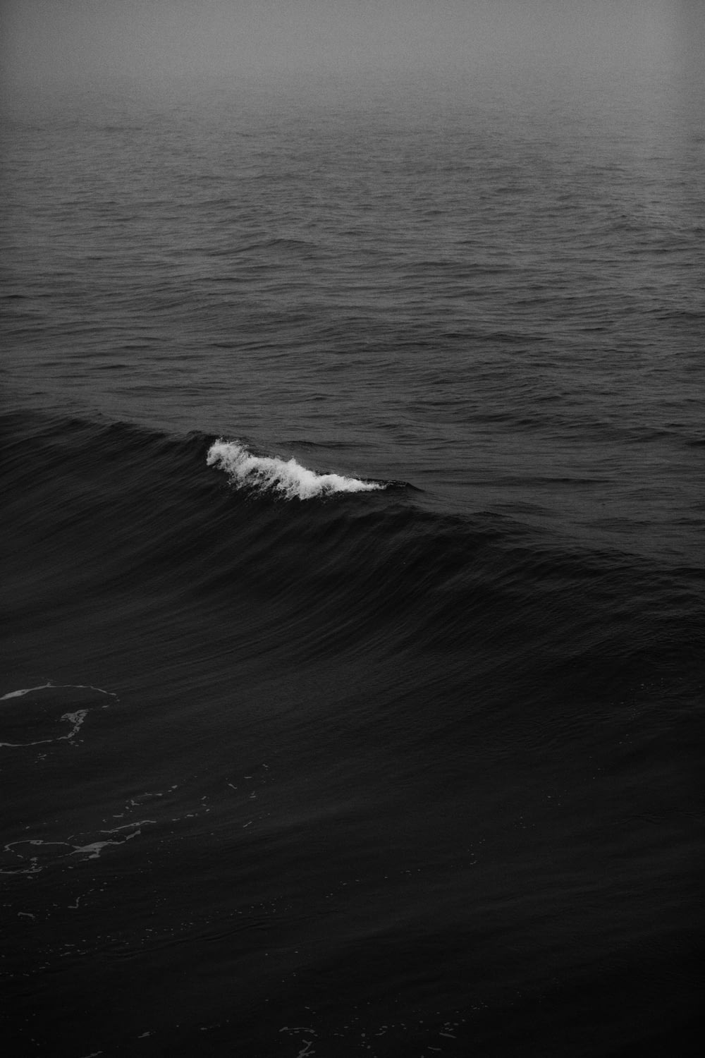 ocean wave in shallow focus lens