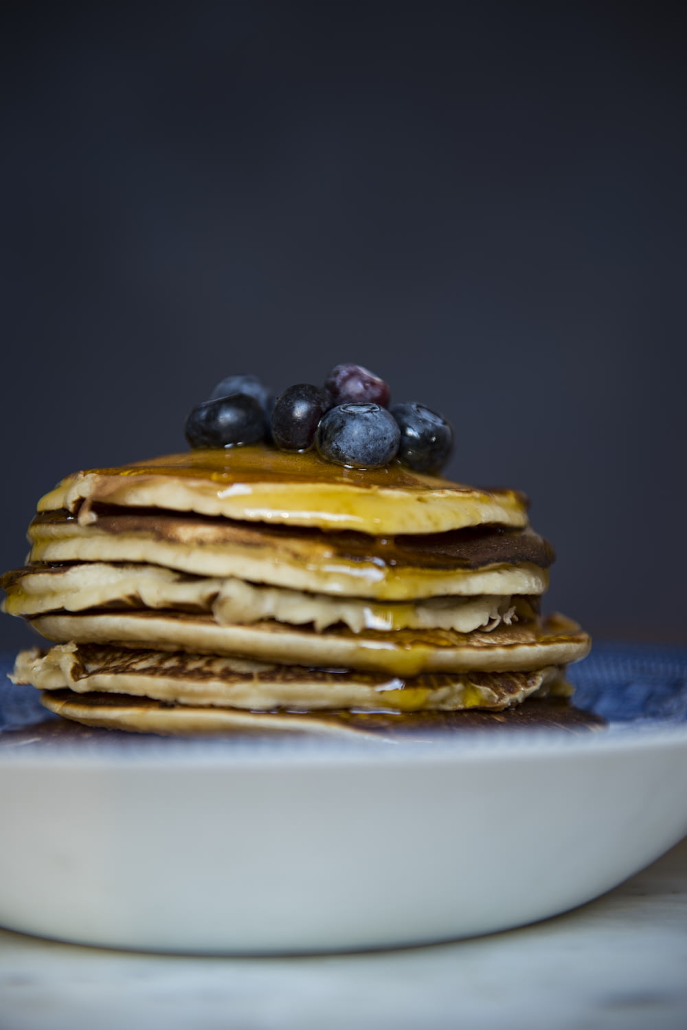 pan cakes with blueberries