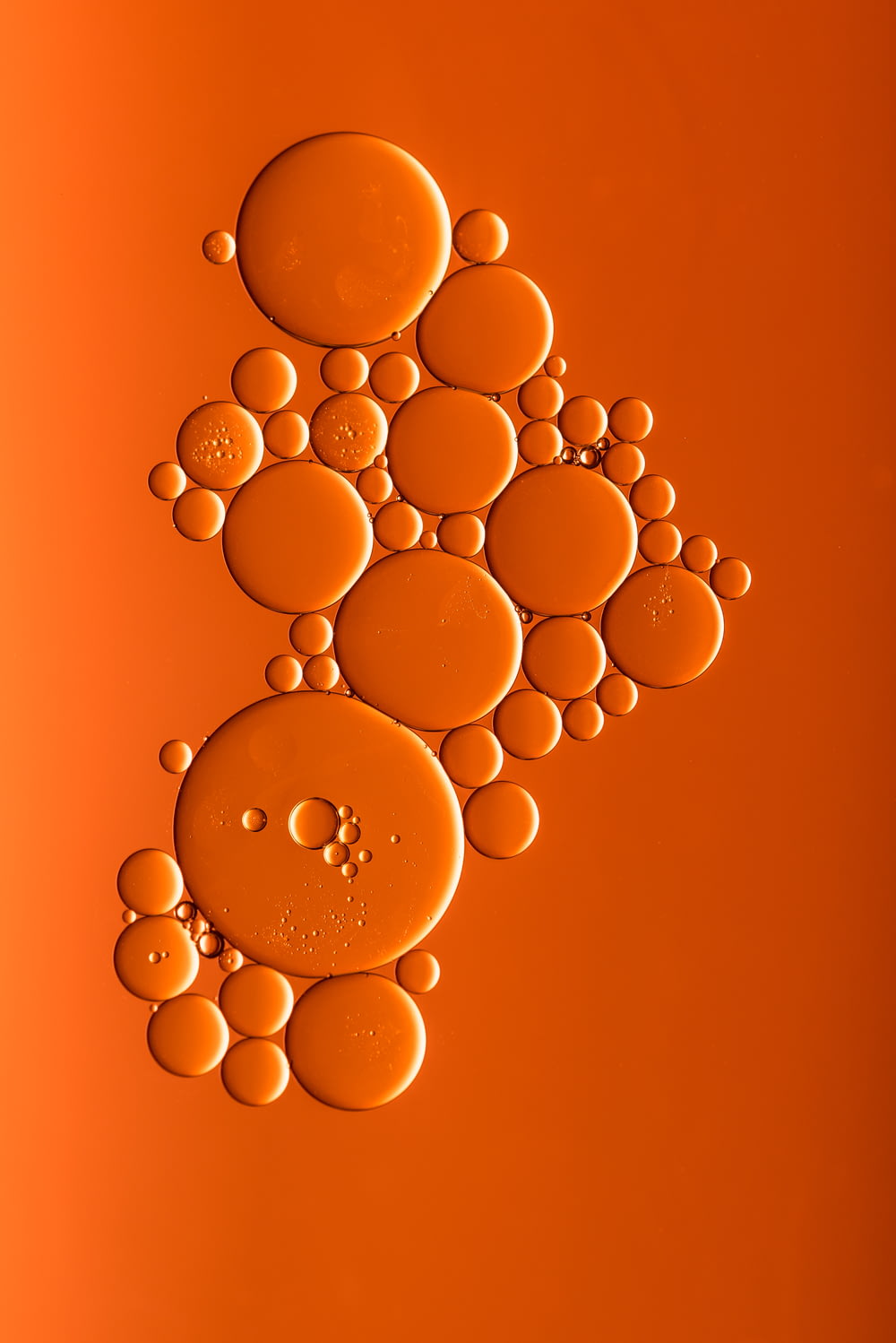 オレンジ色の泡のアート