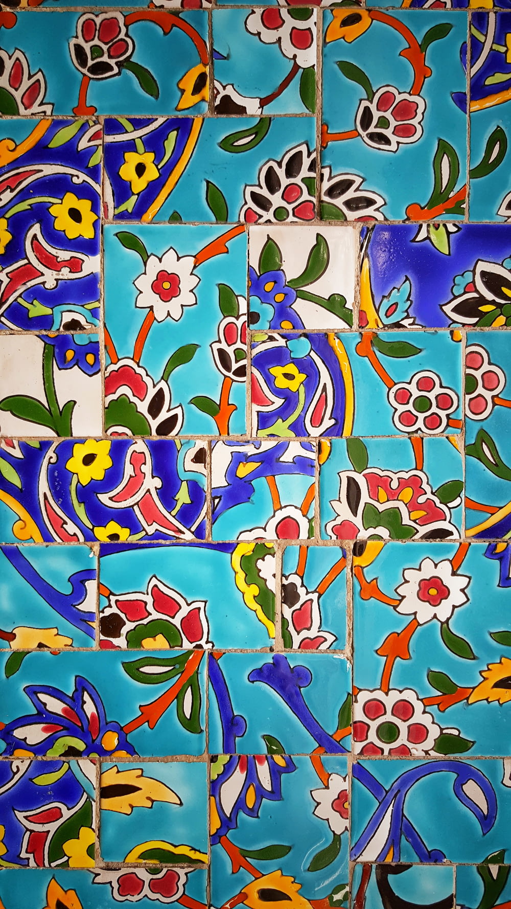 azulejos florais multicoloridos