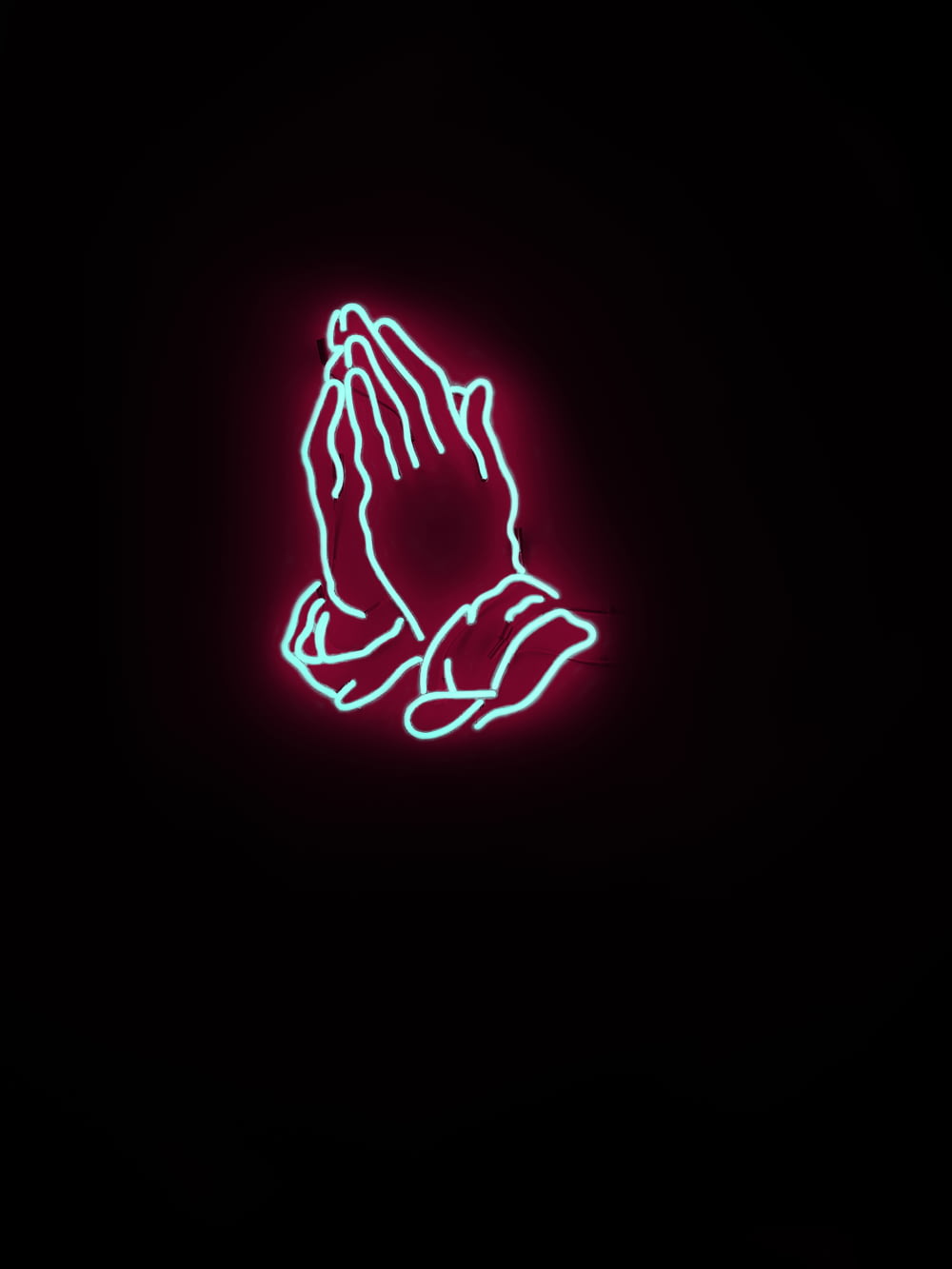 祈る手のネオンサイン