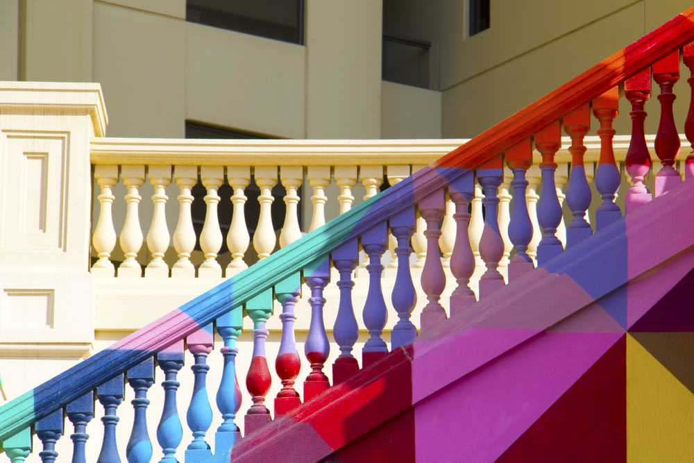 main courante d’escalier multicolore