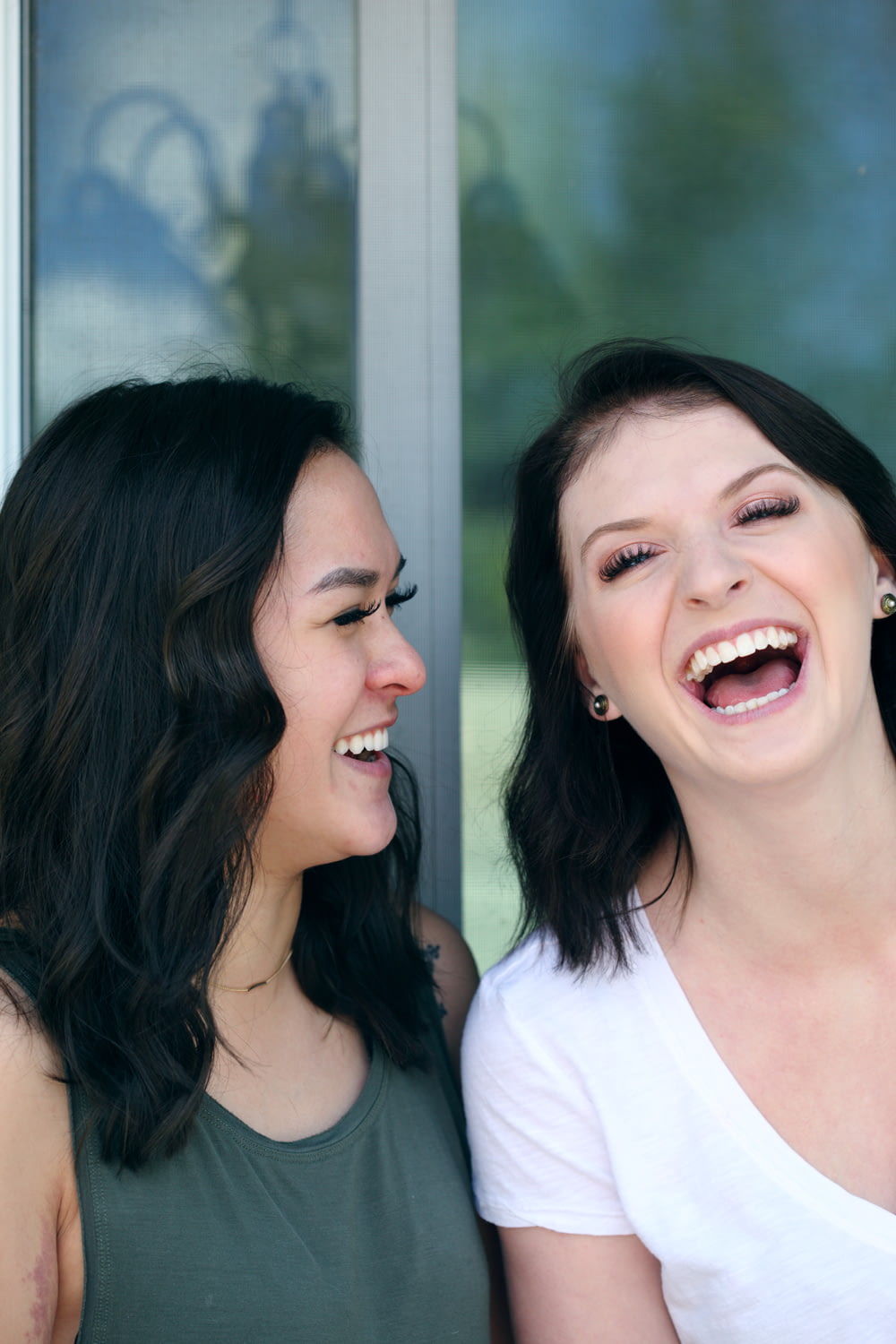 deux femme riant