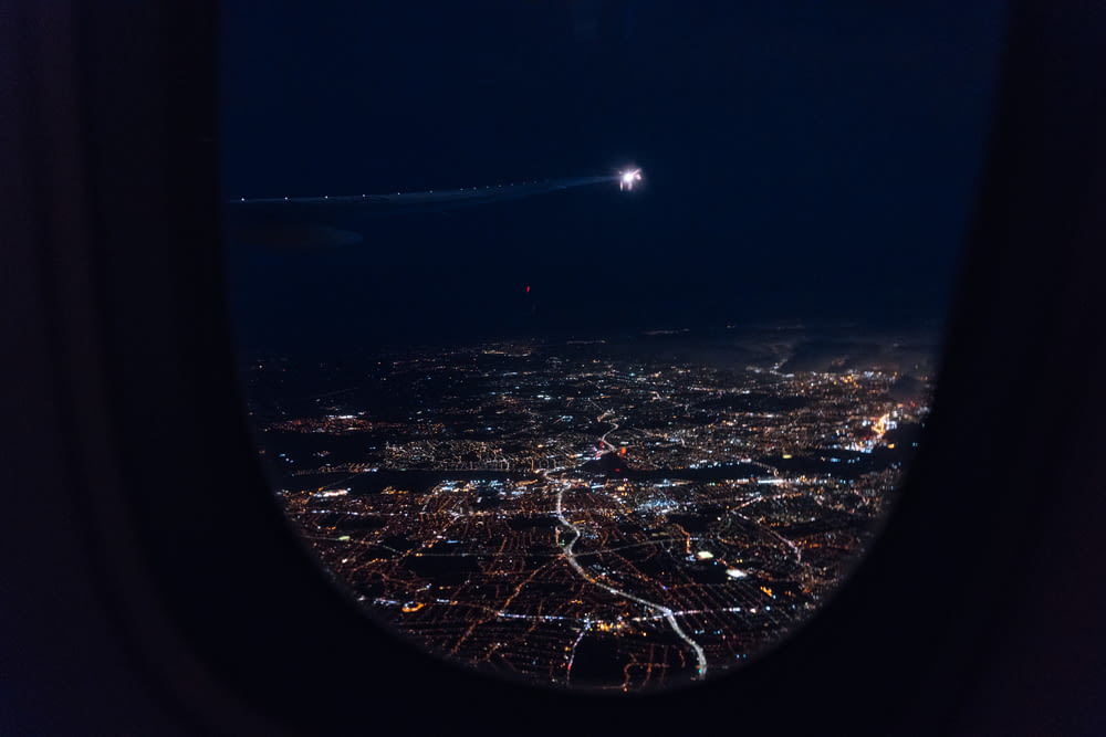 夜間の市街地の鳥瞰図
