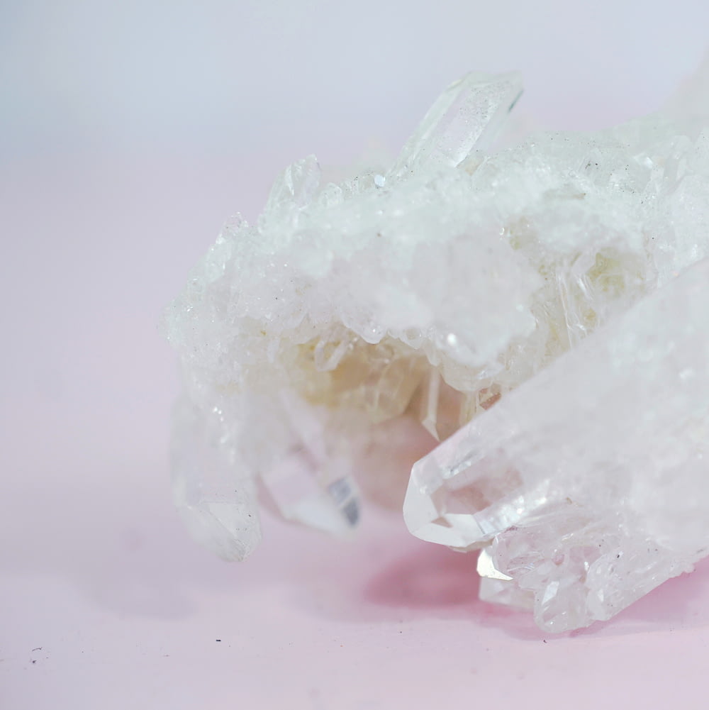 close up photography of clear crystal