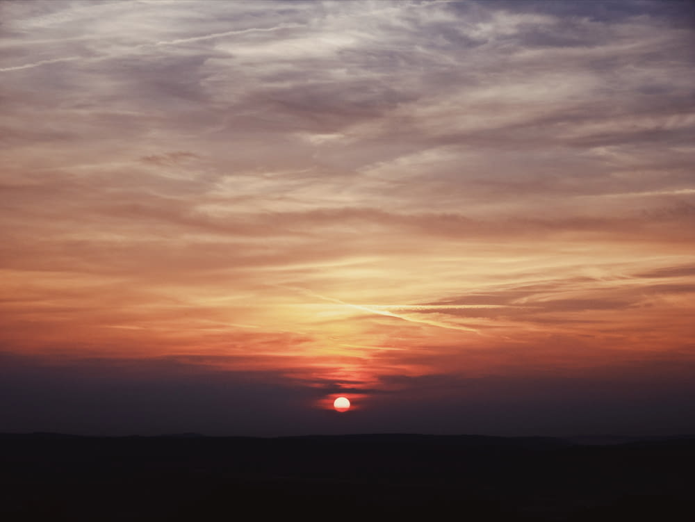 photo de ciel au coucher du soleil