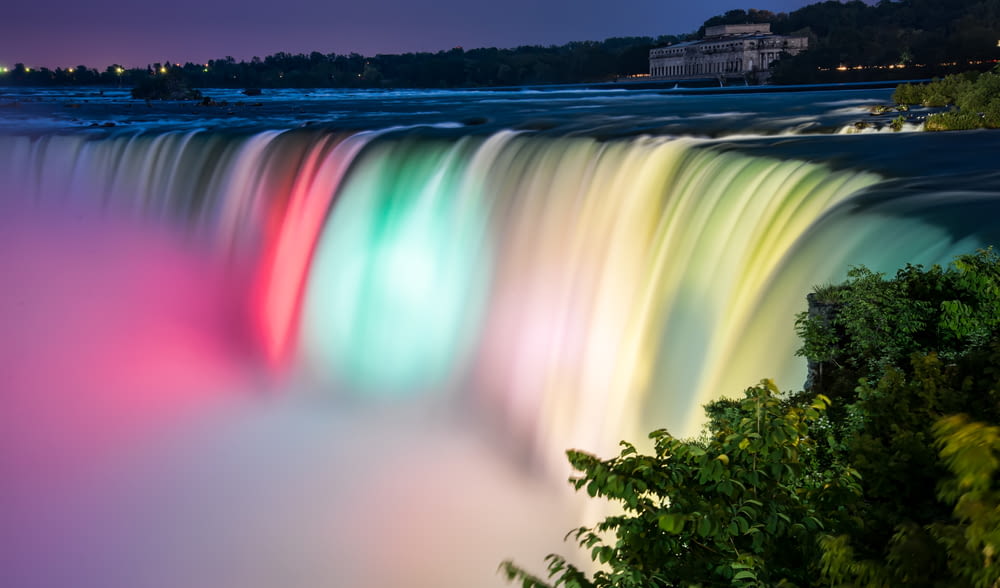 cachoeiras multicoloridas