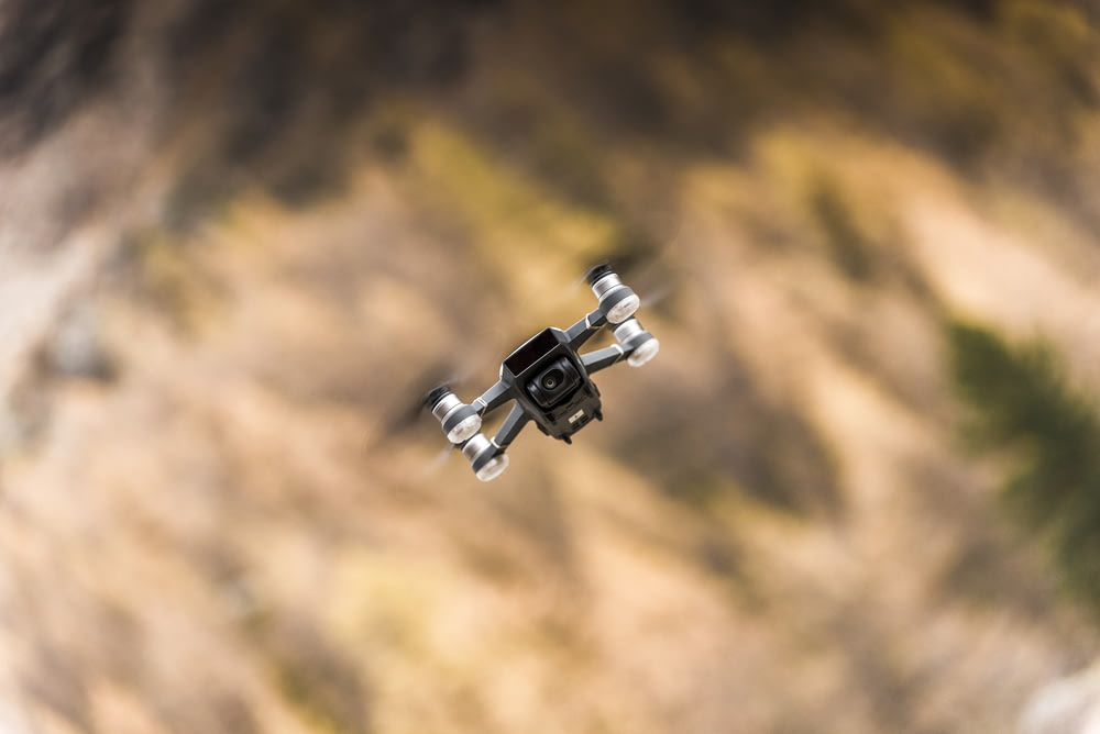 dron negro volador