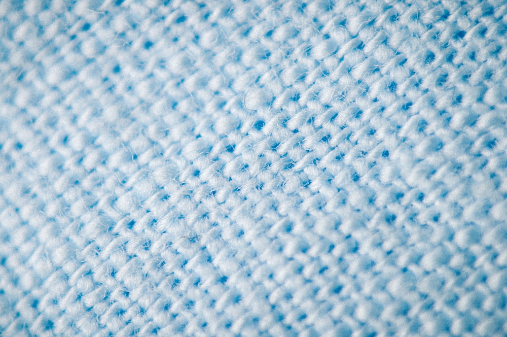 Eine Nahaufnahme einer blauen Decke