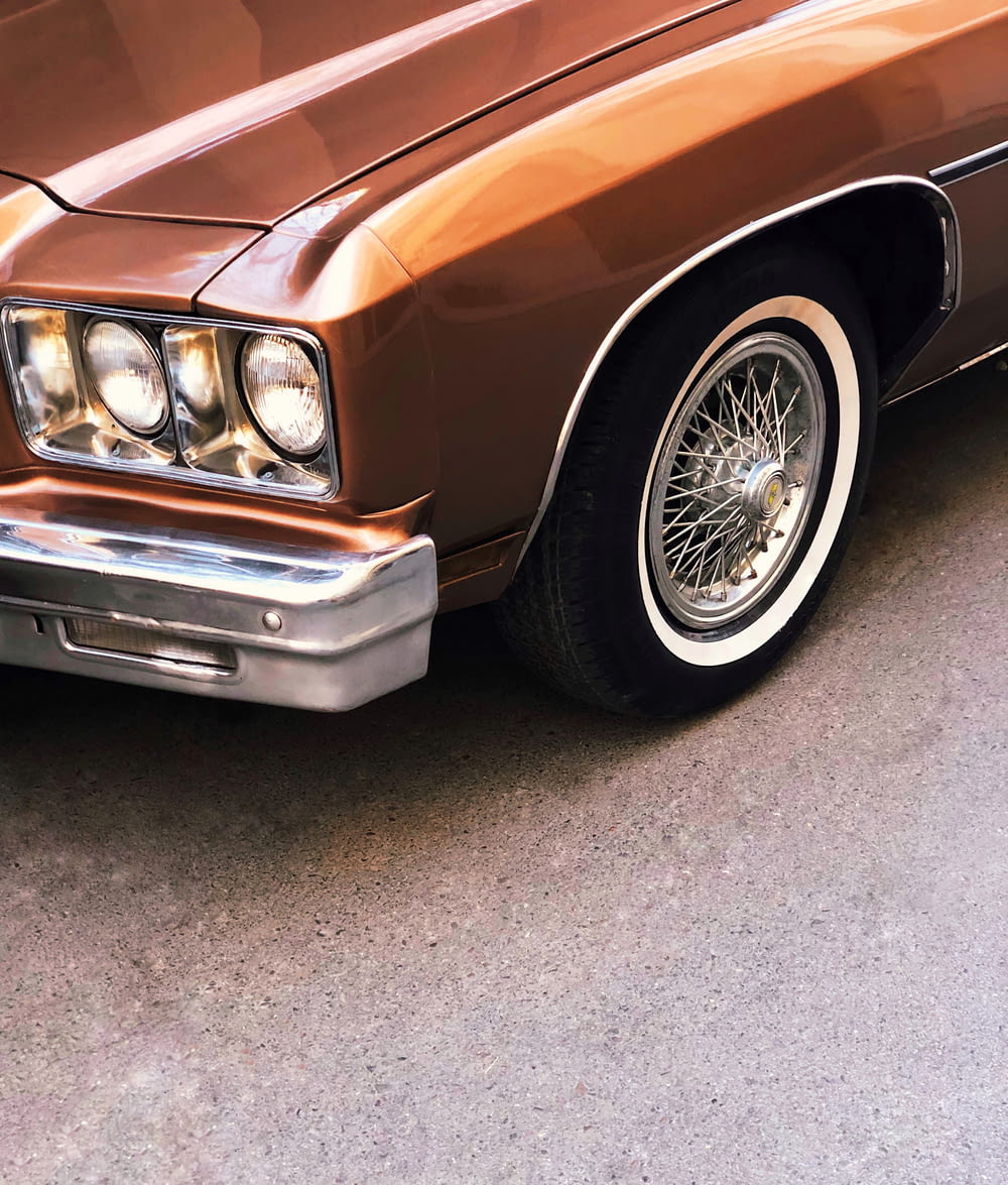close-up photography of brown car