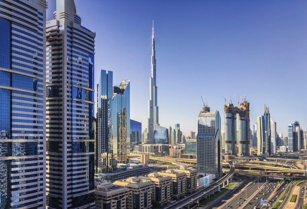 Burj Khalifa près des bâtiments de la ville