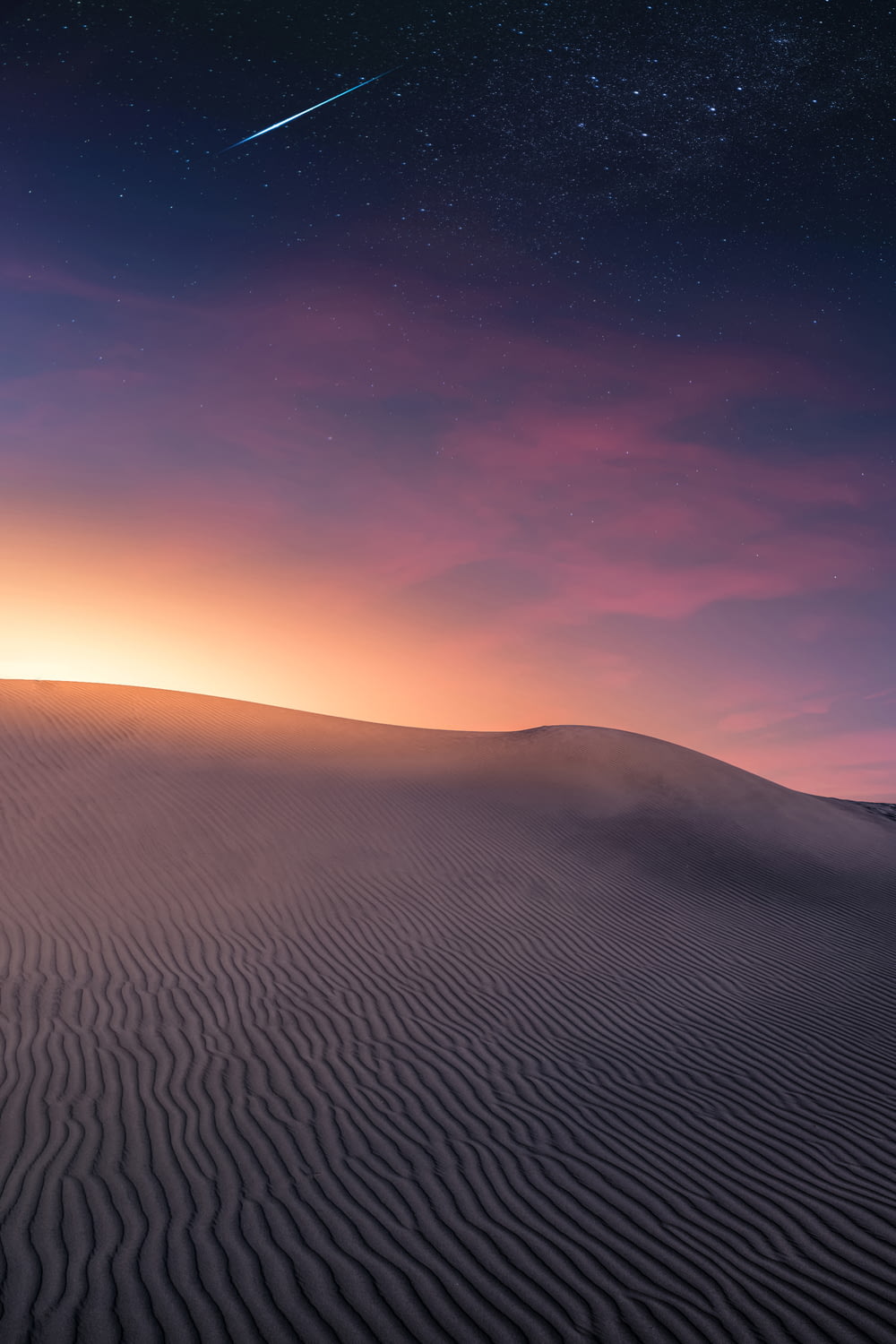 graue Wüstenfront des Sonnenlichts