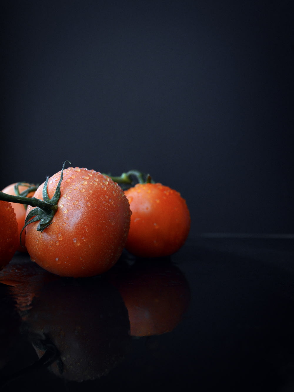 closeup photography of tomatoes