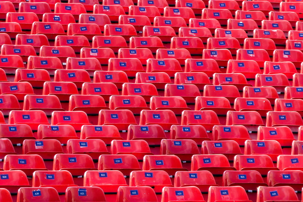 Lote de sillas rojas