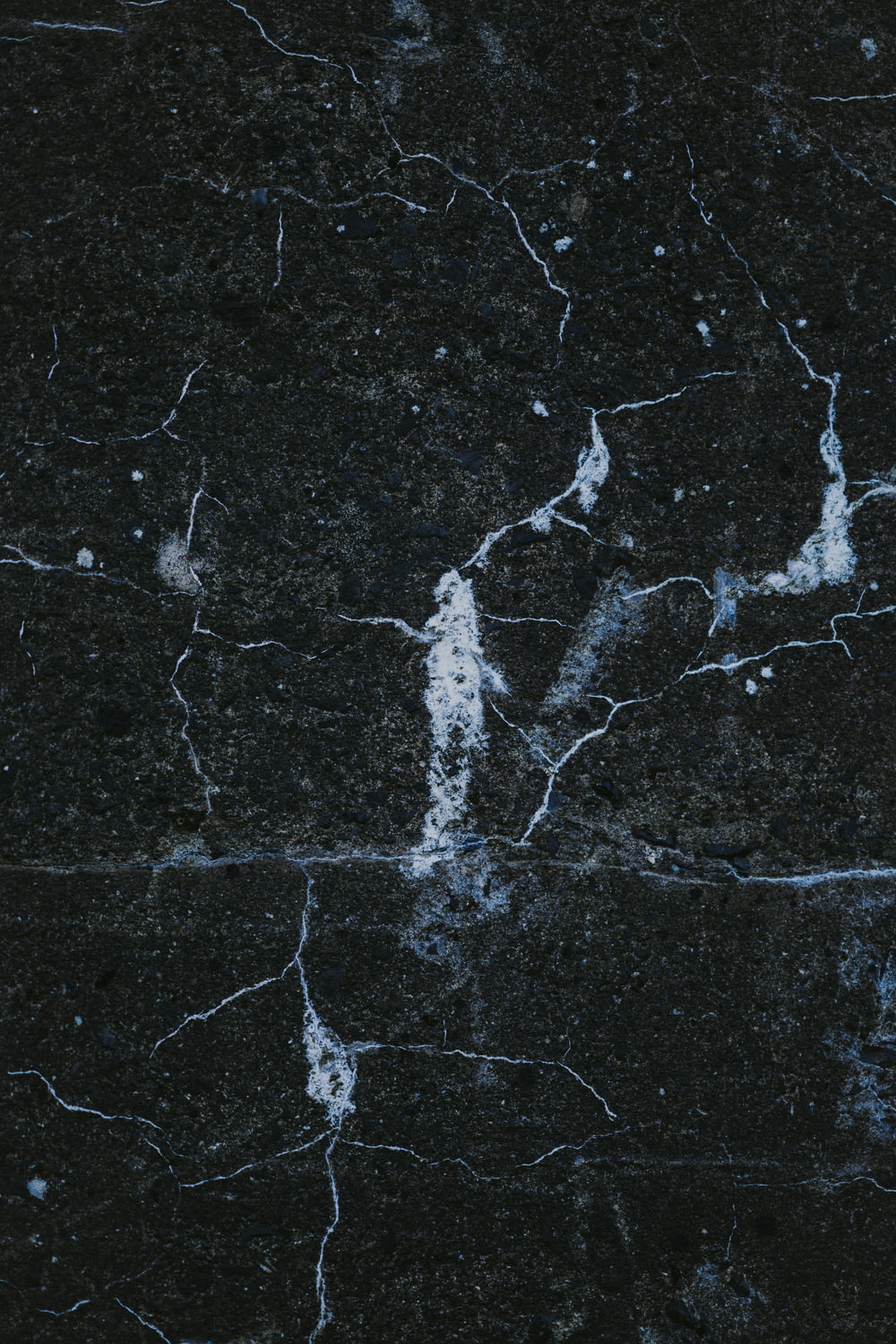 Gros plan d’une surface en marbre noir
