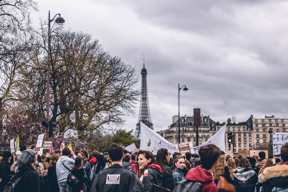 프랑스 파리에 모인 군중