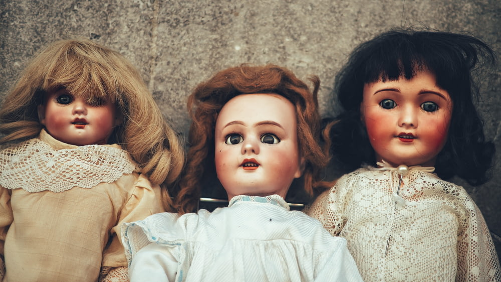 three girl dolls