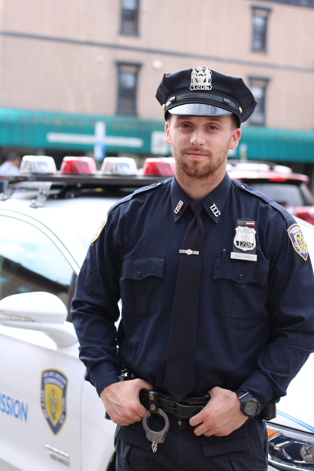Selektive Fokusfotografie eines Polizisten