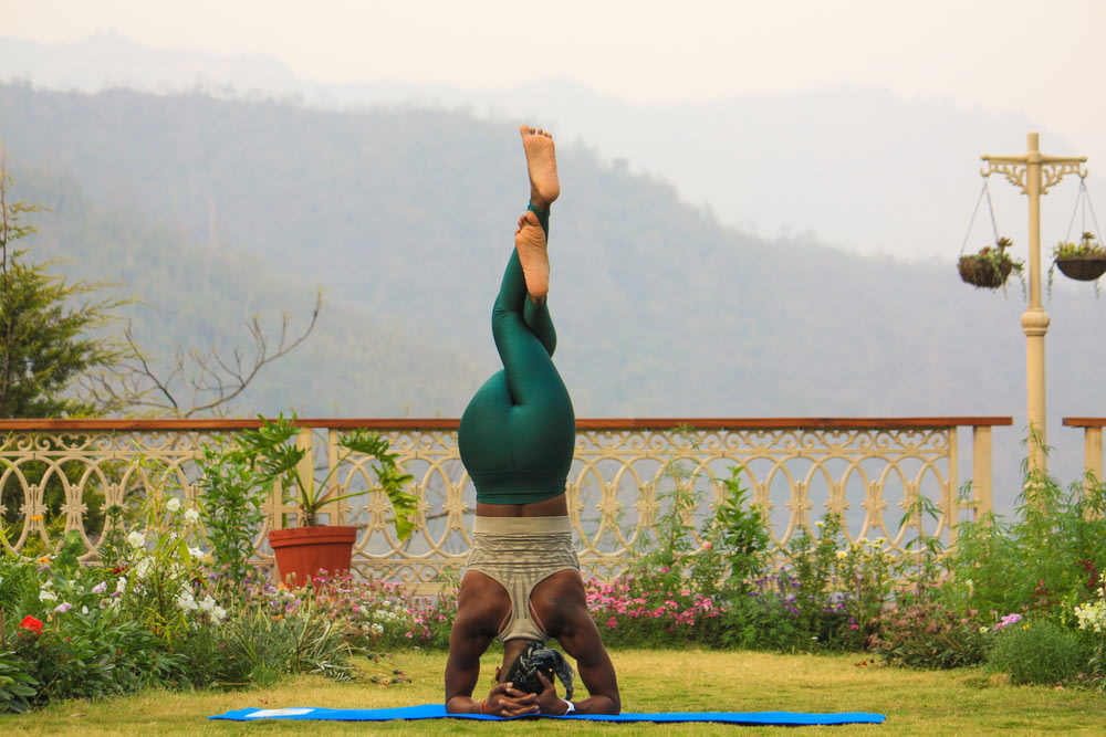 woman doing fitness headstand