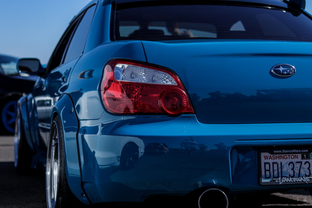 voiture Subaru bleue