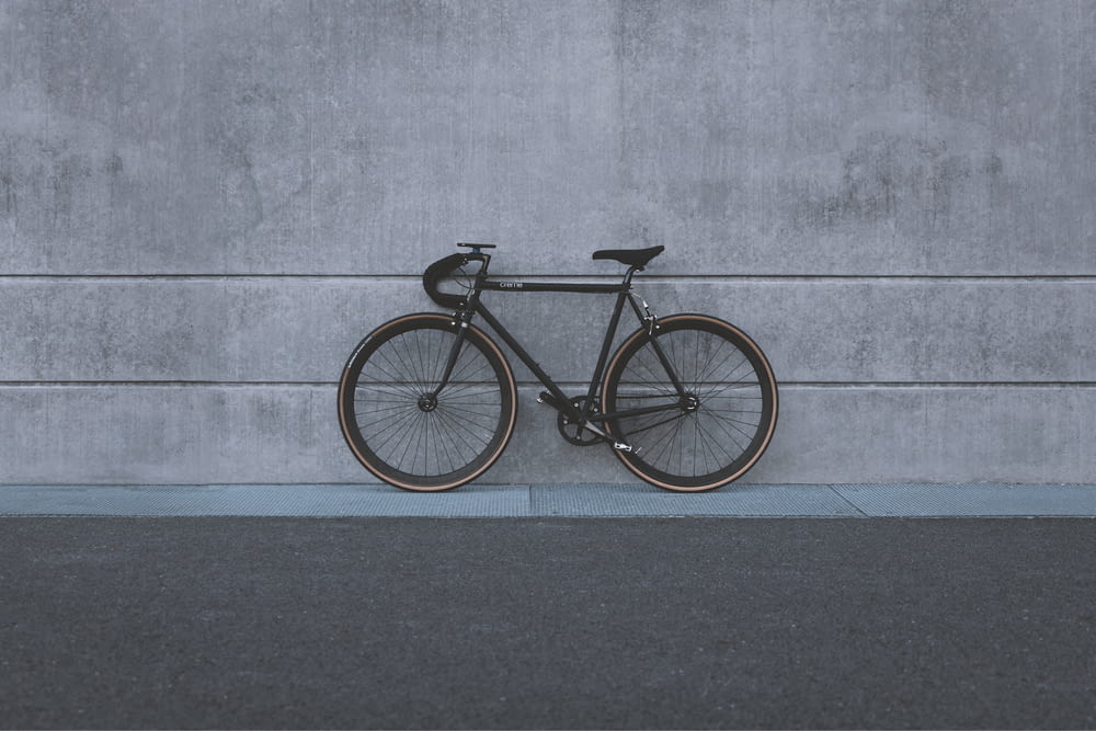 vélo de route noir