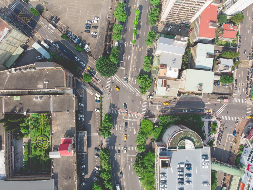 Fotografía aérea de edificios de gran altura