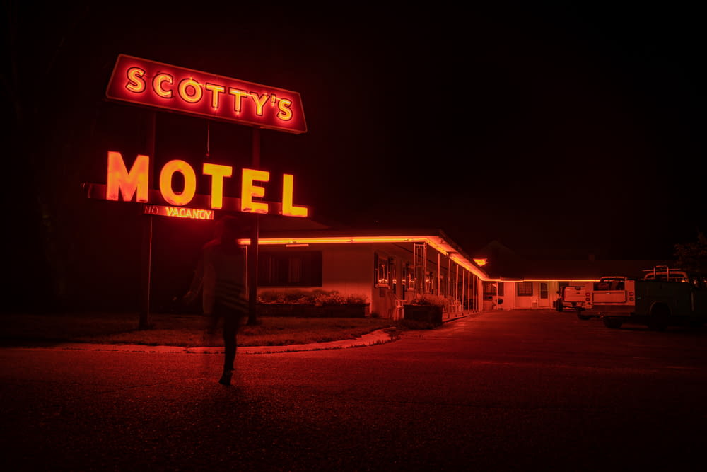 Sinalização do Scotty's Motel ativada