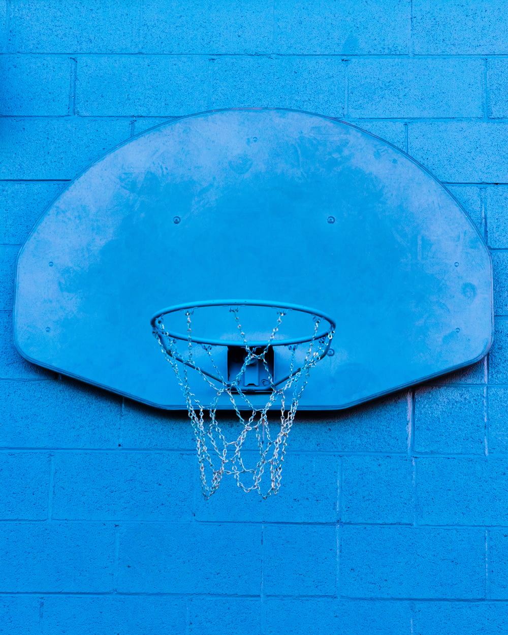 blue and gray basketball hoop