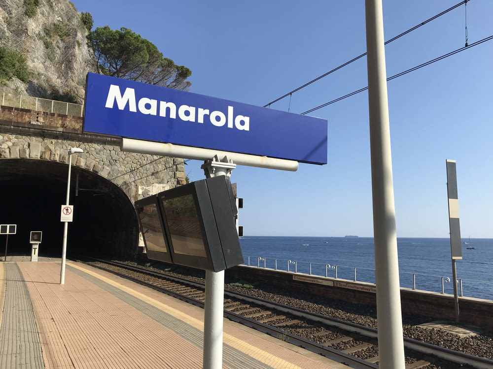Manarola signage