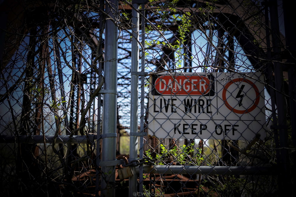 danger live wire signage