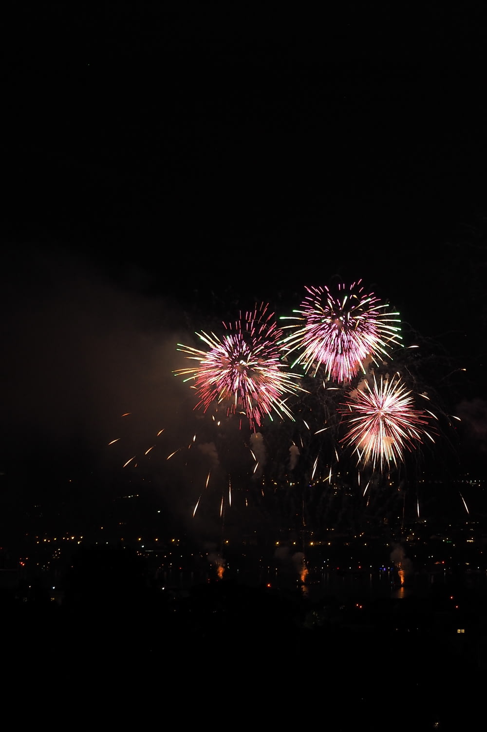 time-lapse photography of fireworks in the sky during nighttime