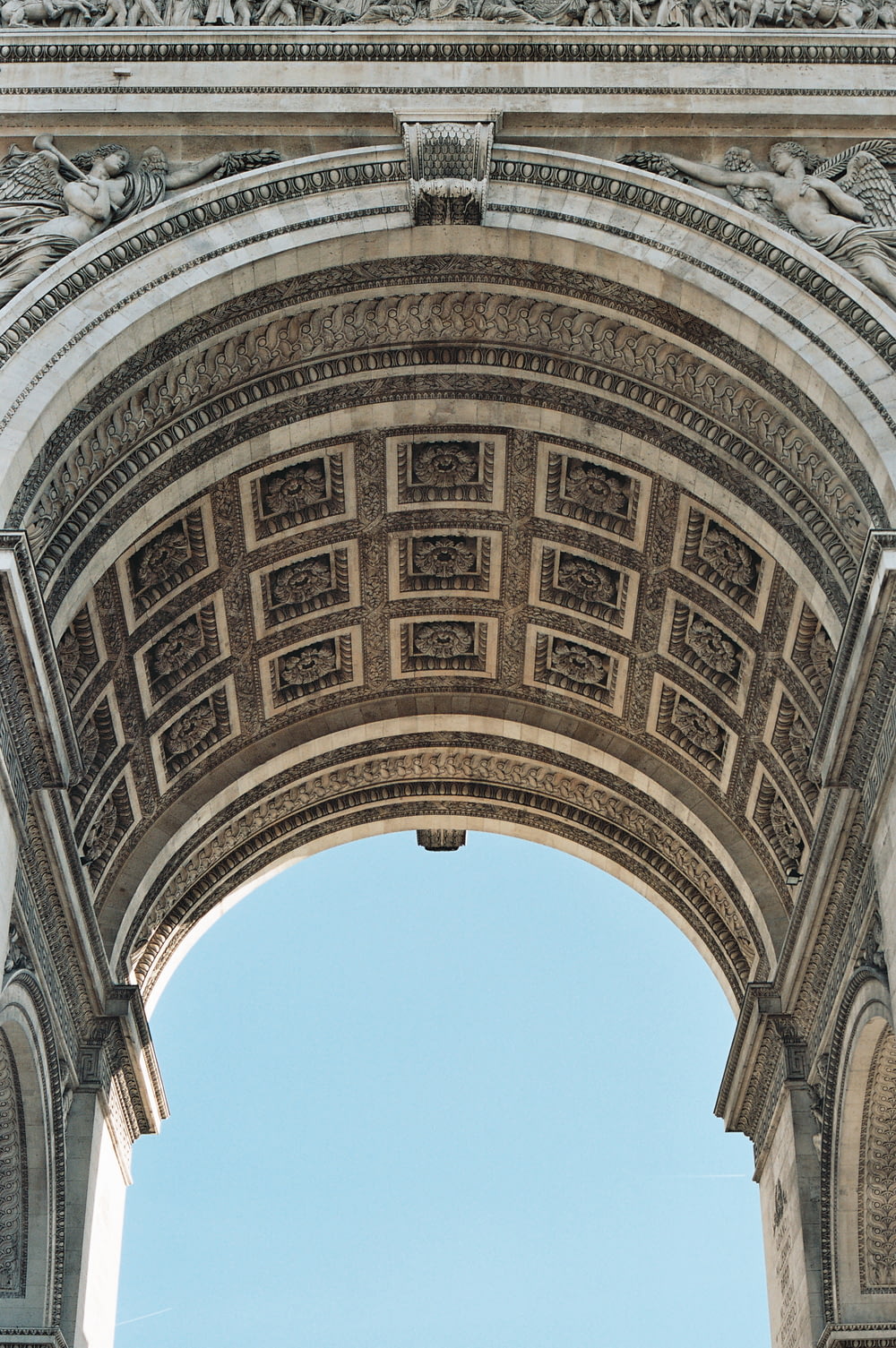 closeup photo of Arc De Triomphe during daytime