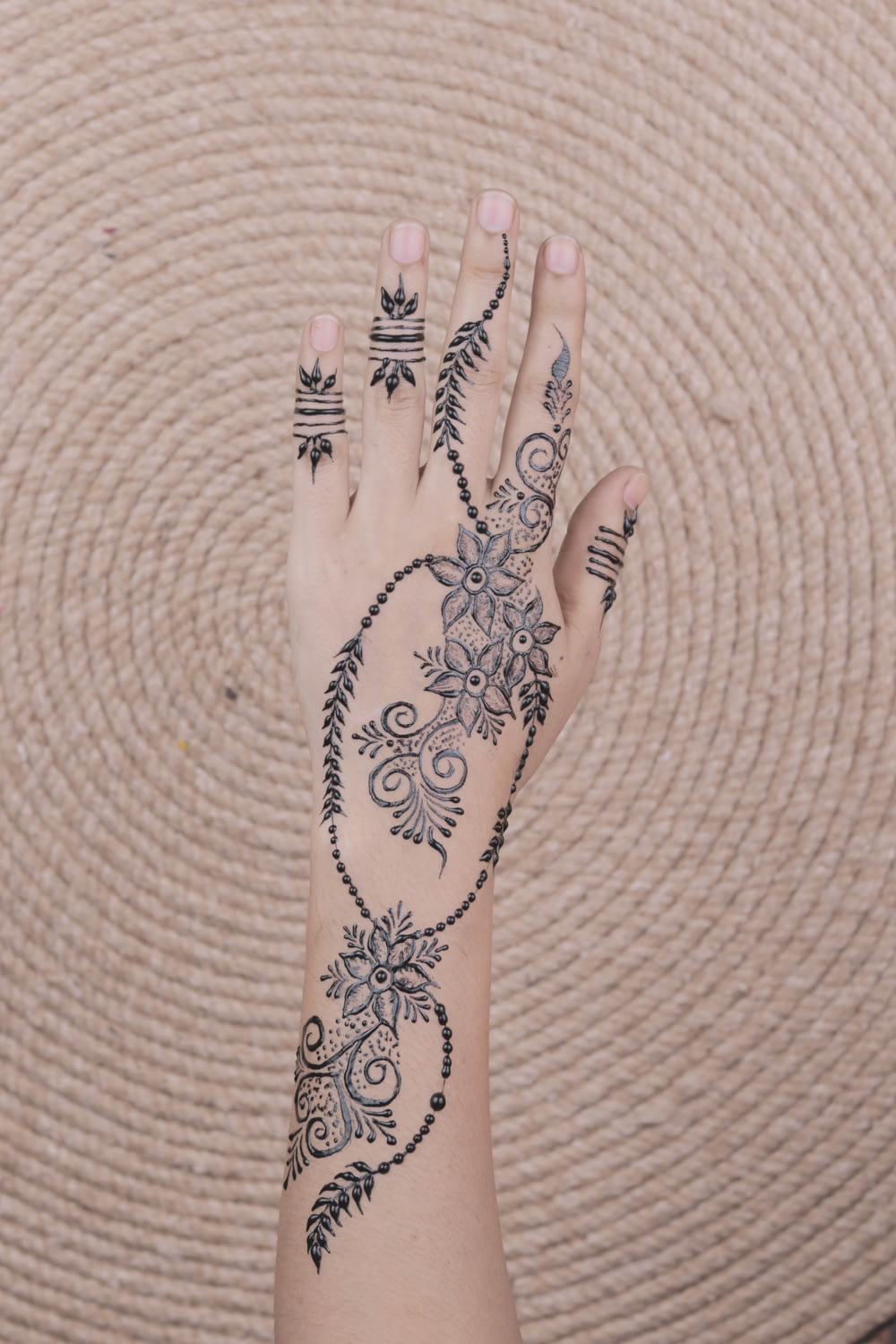 Blumen-Hand-Tattoo