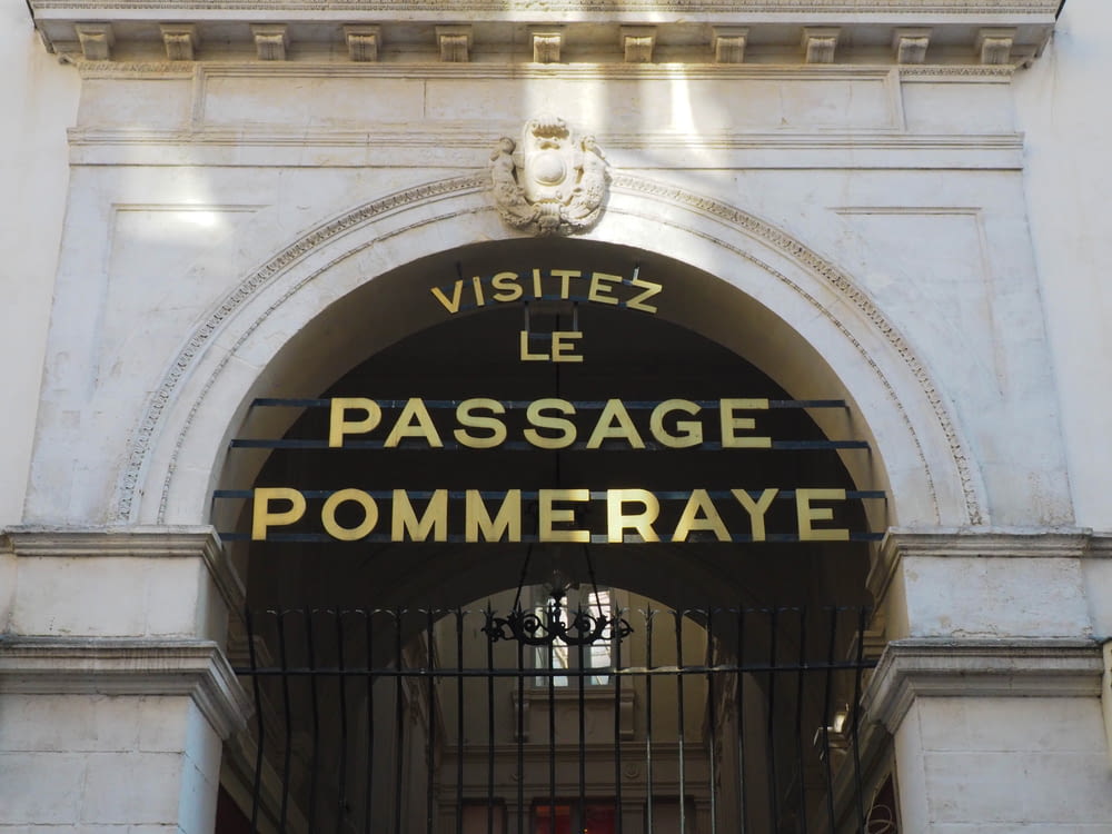Visitez Le Passage Pommeraye sign